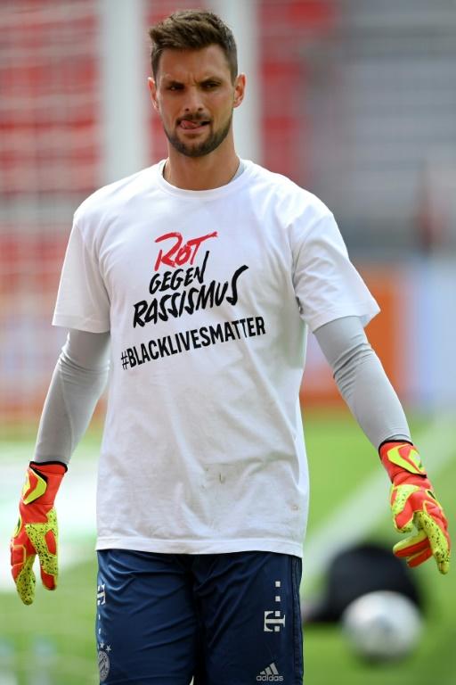 Le gardien du Bayern Munich, Sven Ulreich, porte un t-shirt avec l'inscription 