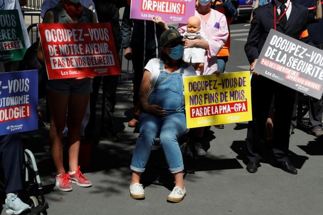 Manifestation de la Manif pour tous le 27 juillet 2020 à Paris devant l'Assemblée qui réexamine le projet de loi bioéthique [GEOFFROY VAN DER HASSELT / AFP/Archives]