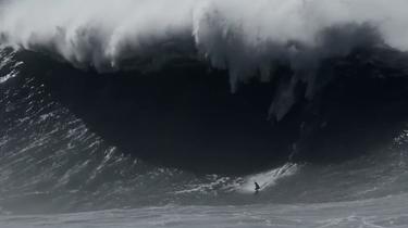 Justine Dupont a sans doute surfé l'une des plus grosses vagues jamais maîtrisées par une femme, voire la plus massive.